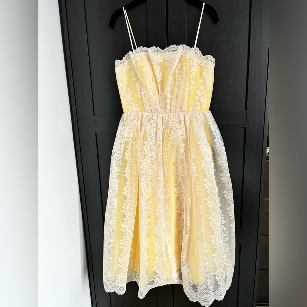 Stunning Topshop mid-length strapped lace dress, size 6
